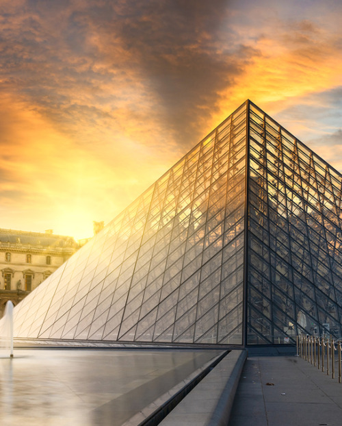Louvre museum was the scene of a diamond heist on Sunday